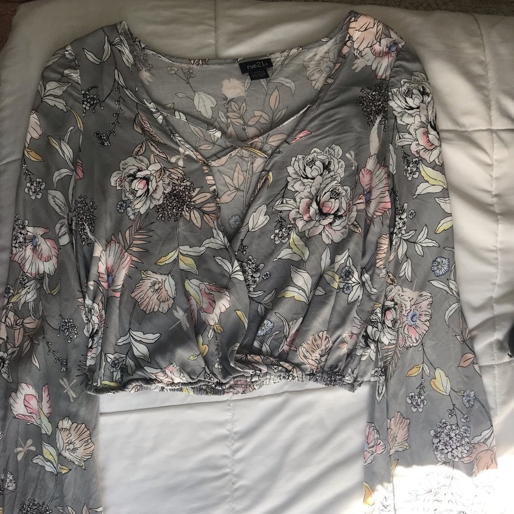 Rue 21 Cropped blouse